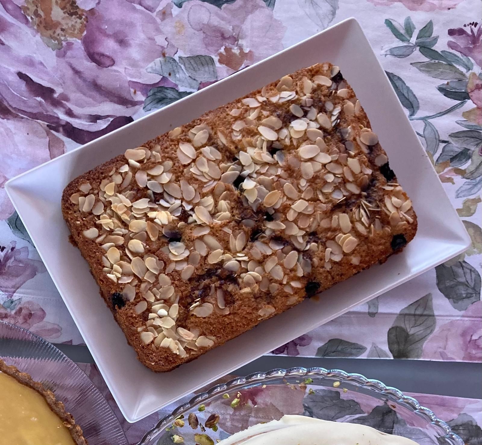 Bizcocho de coco, arándanos y almendra