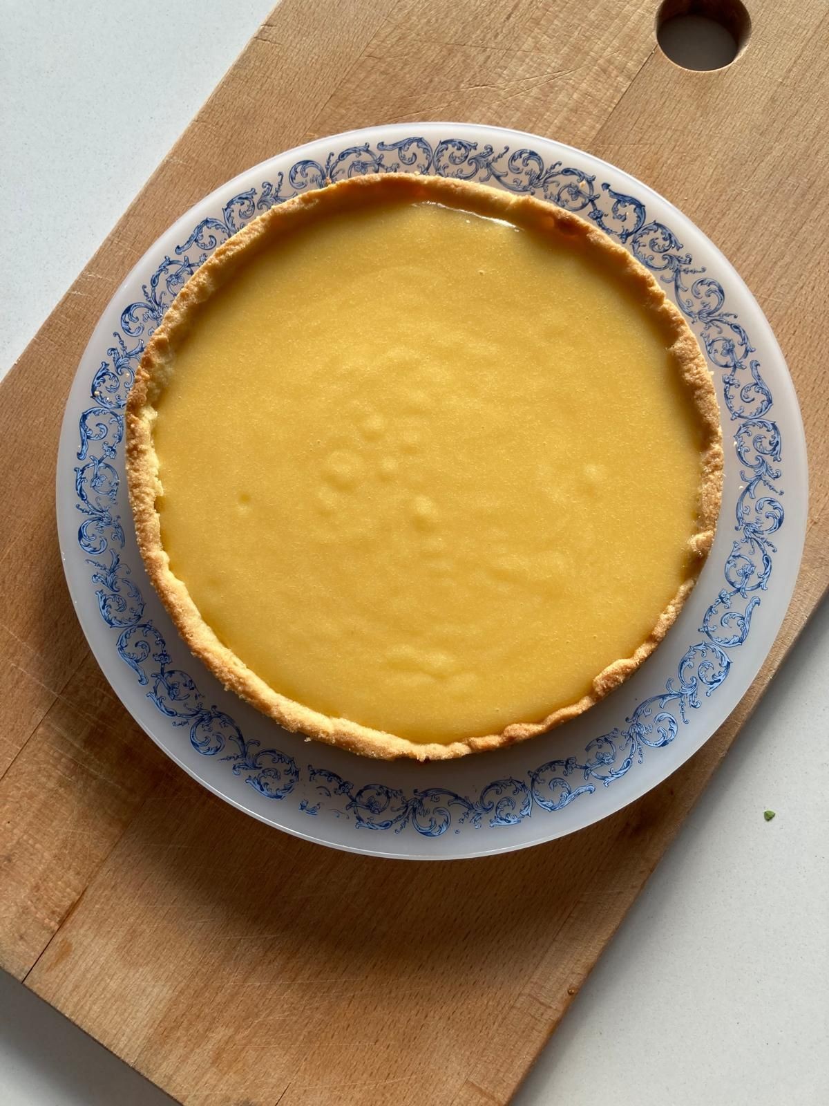 Tarta de masa quebrada y crema de limón y nata